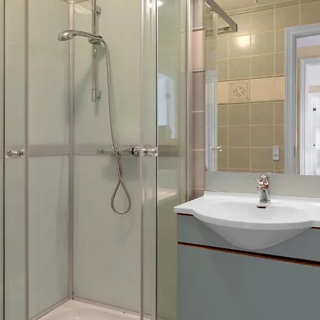 Дом отдыха Stunning Home In Ronne With Wifi *