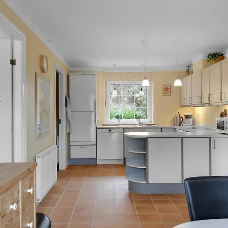 Stunning Home In Ronne With Wifi Рённе
